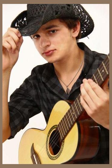Alan Araujo photo 1