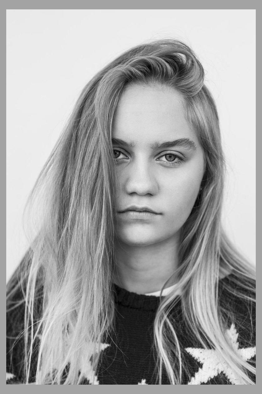 Carlie Hanson photo 1