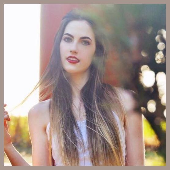 Carolina Escardoveli photo 1