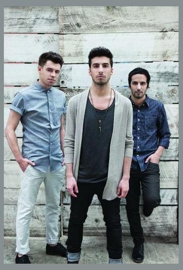 Cash Cash photo 1
