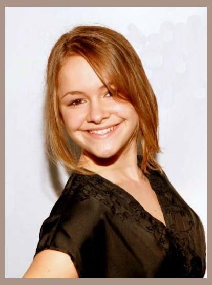 Cassi Thomson photo 1