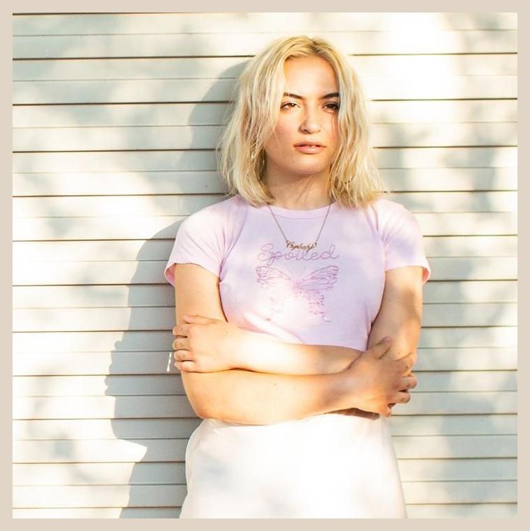 Chloe Lilac photo 1