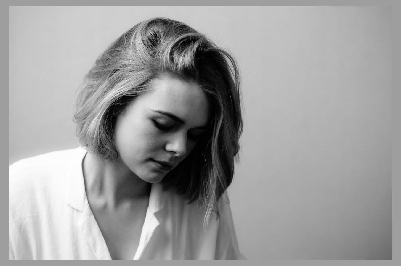 Chloe Foy photo 1