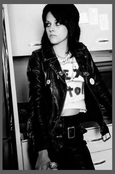 Dakota Fanning And Kristen Stewart photo 1