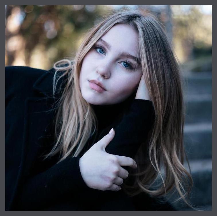 Ella Anderson photo 1