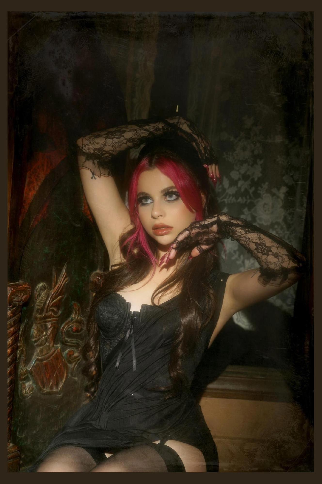 ellise photo 1