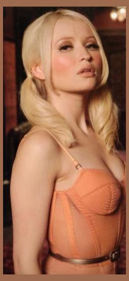 Emily Browning photo 1