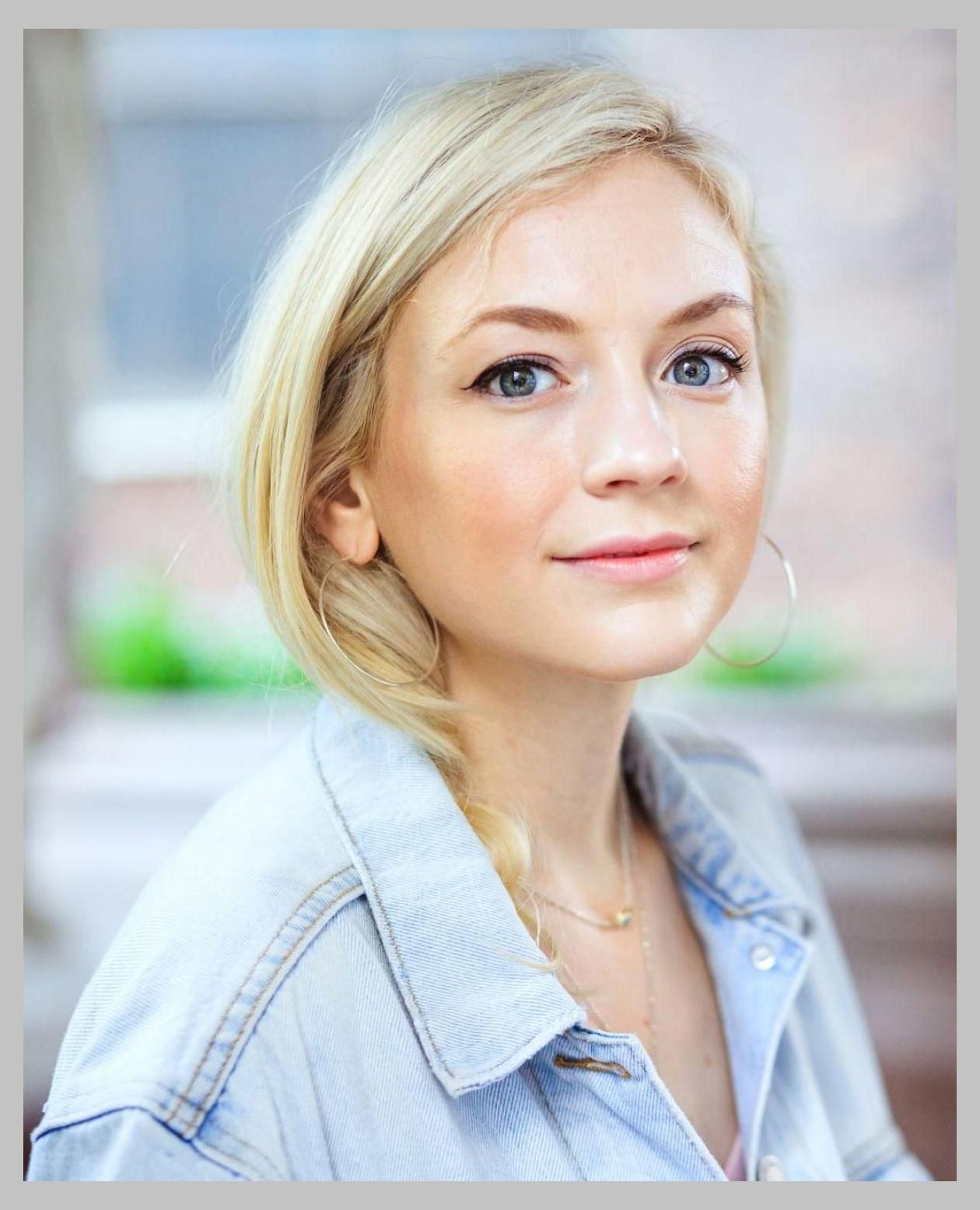 Emily Kinney photo 1