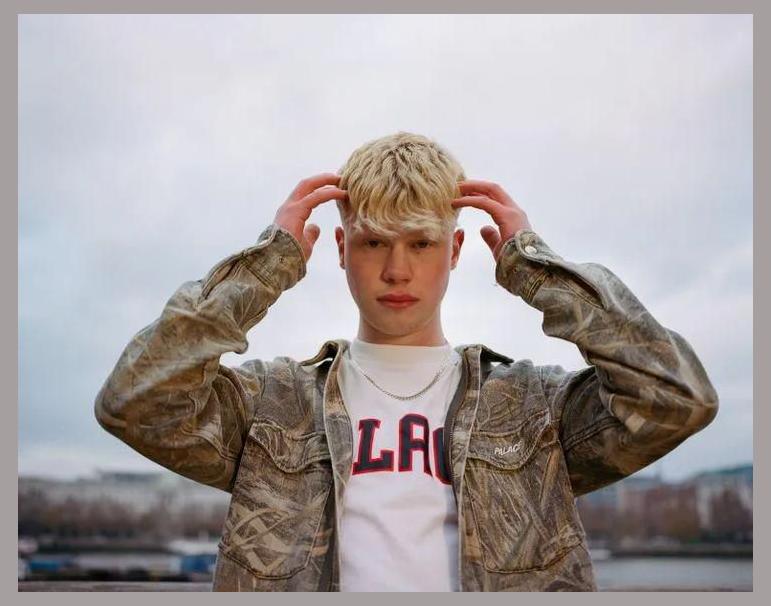 Finn Askew photo 1