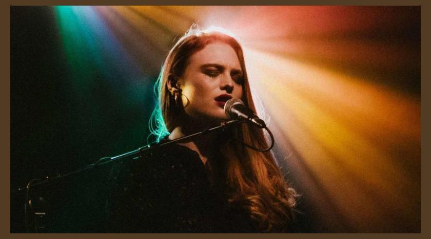 Freya Ridings photo 1