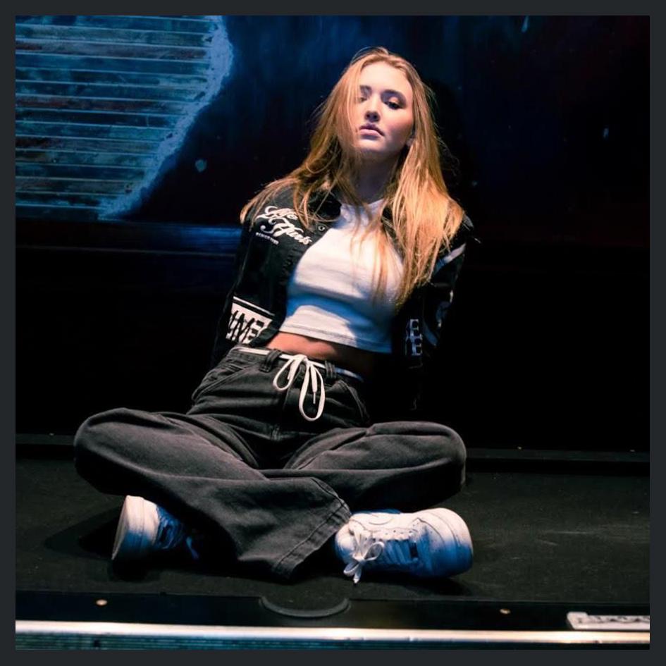 Gillian Heidi photo 1