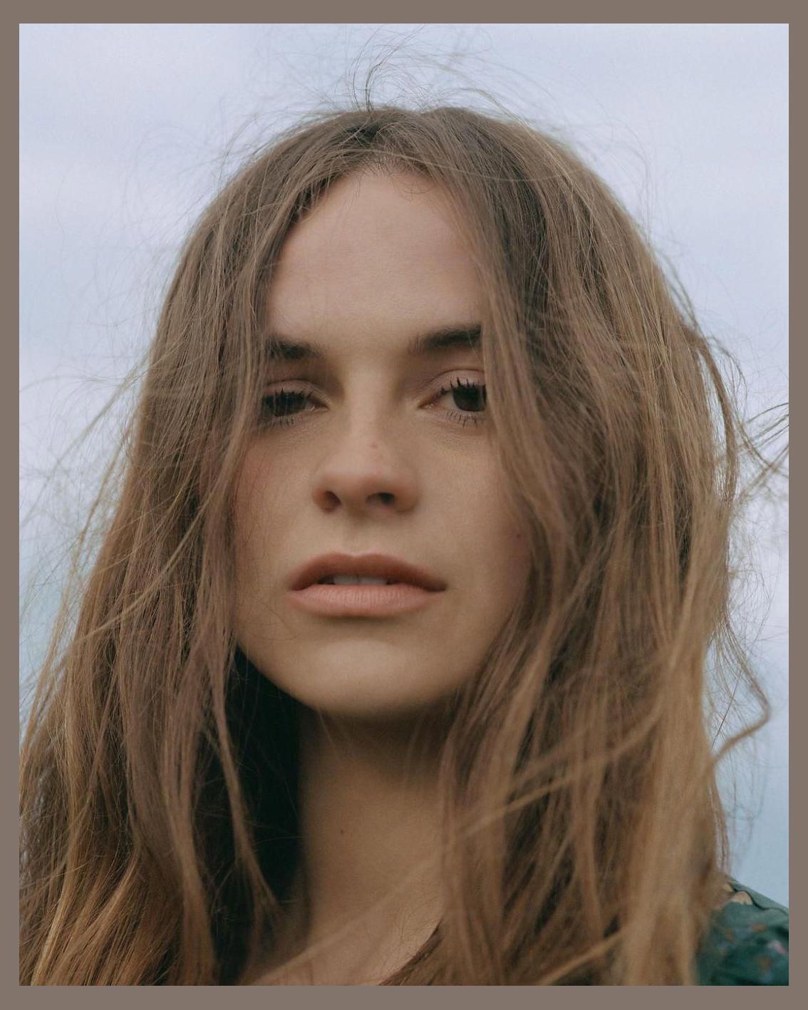 Gabrielle Aplin photo 1