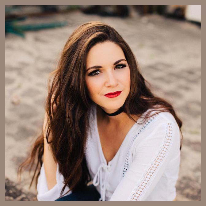 Hannah Ellis photo 1