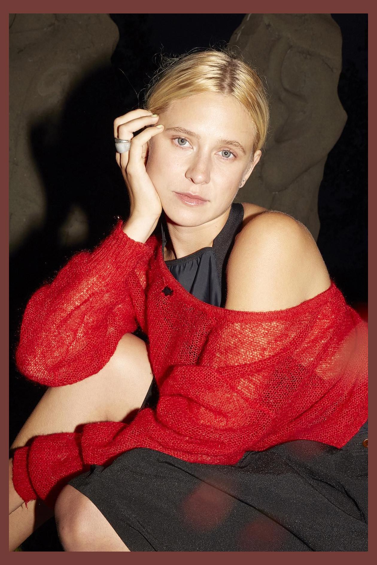 Helena Deland photo 1