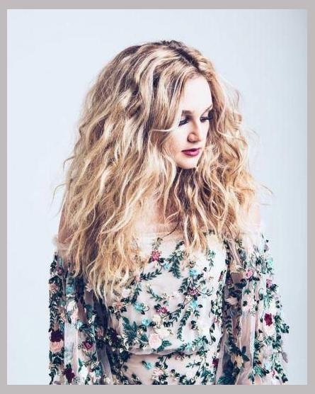Hollyn photo 1