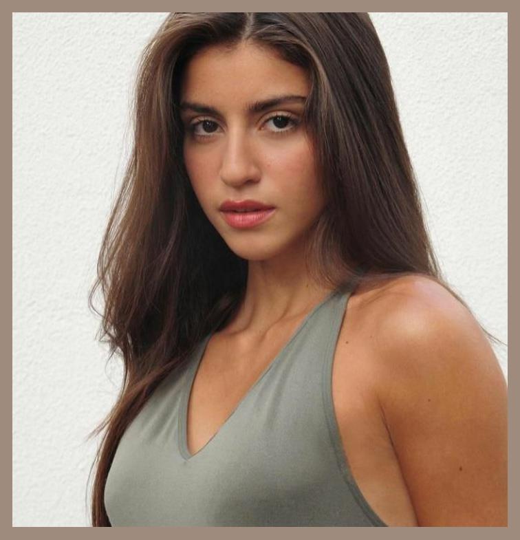 Isabela Souza photo 1