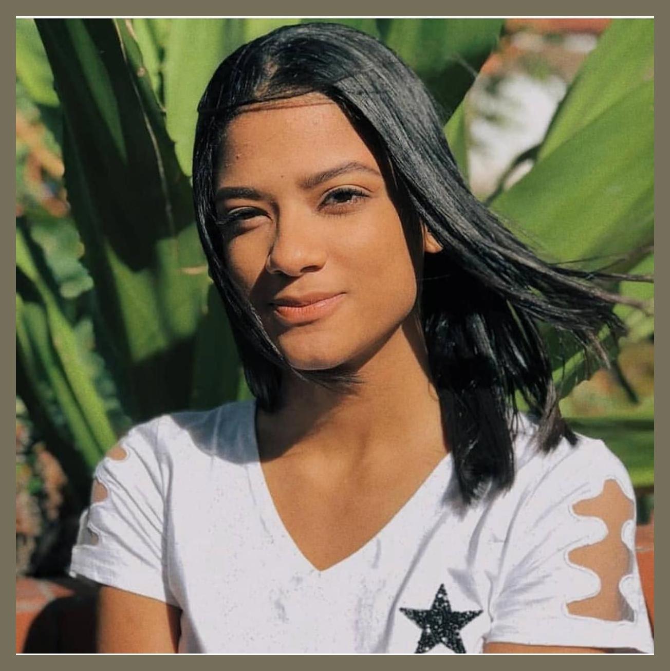 Isabela Oliveira photo 1