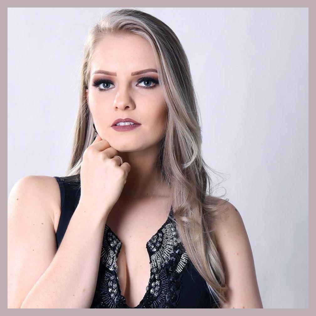 Janaina Jhoy photo 1