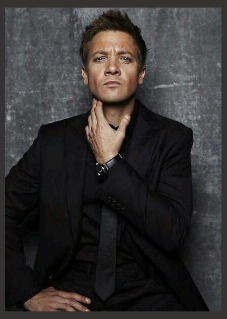 Jeremy Renner photo 1