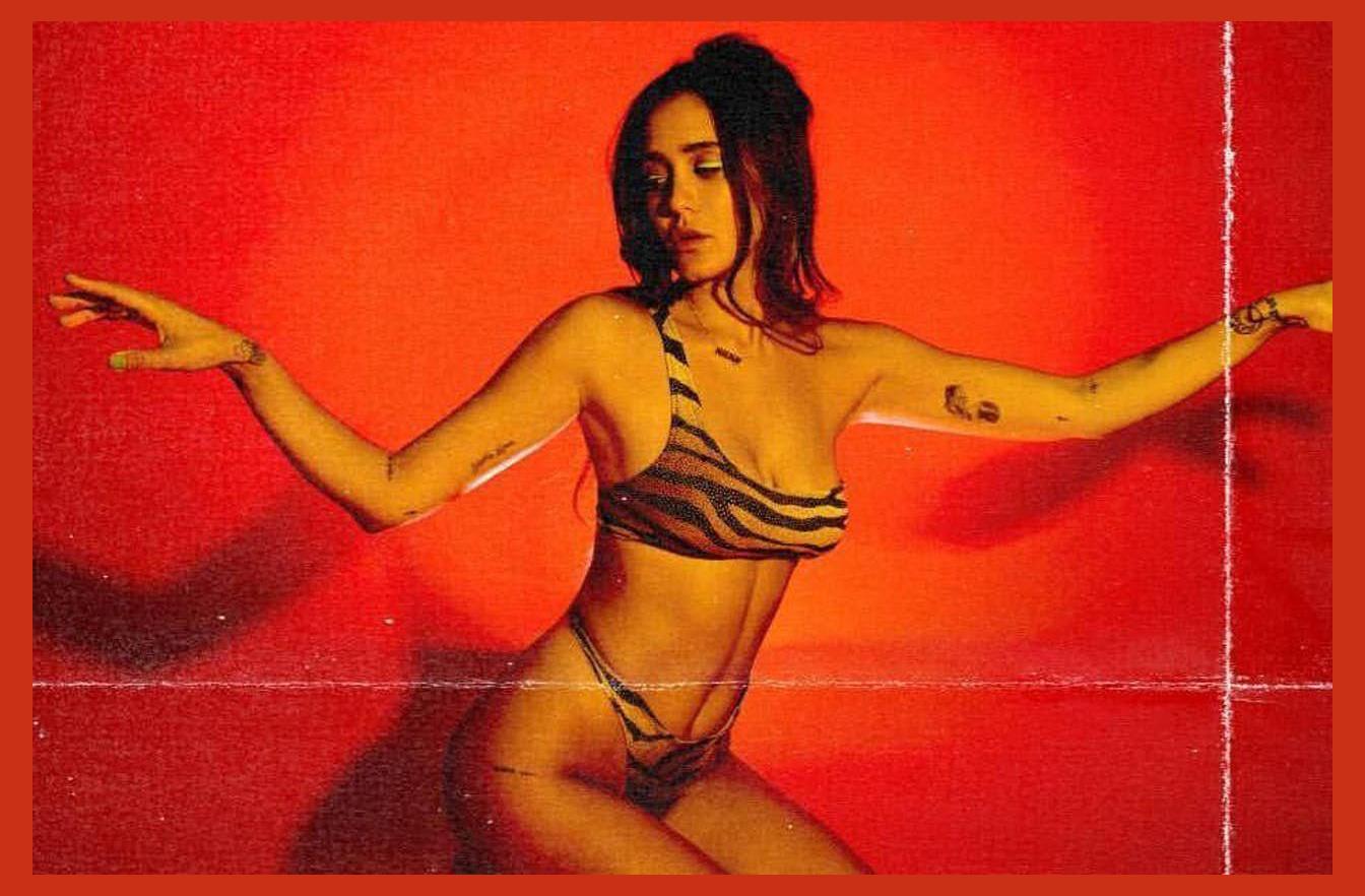 Jesse Jo Stark photo 1