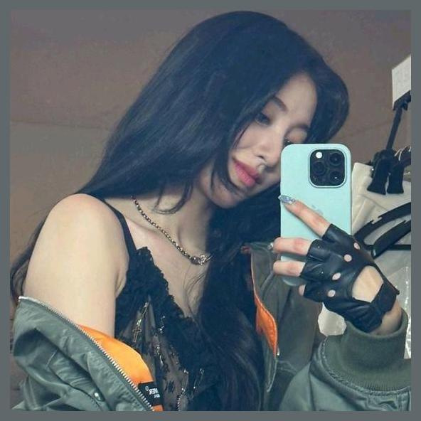 JIHYO (TWICE) photo 1