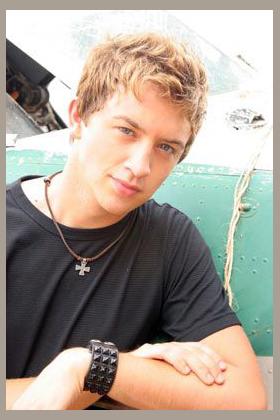 Johnny Pacar photo 1