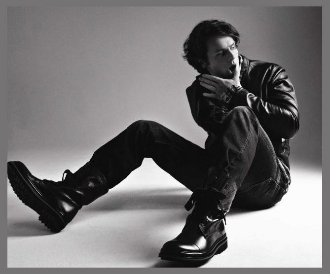 Jonathan Groff photo 1
