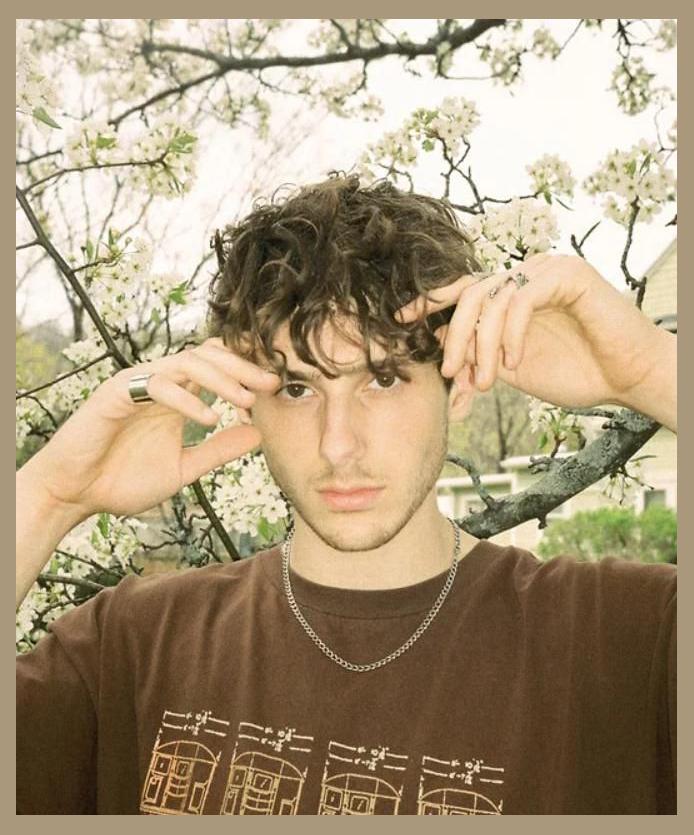JVKE photo 1