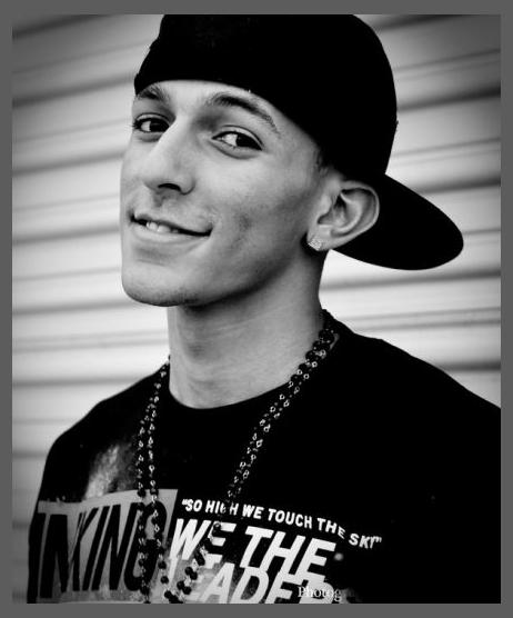 Khleo photo 1
