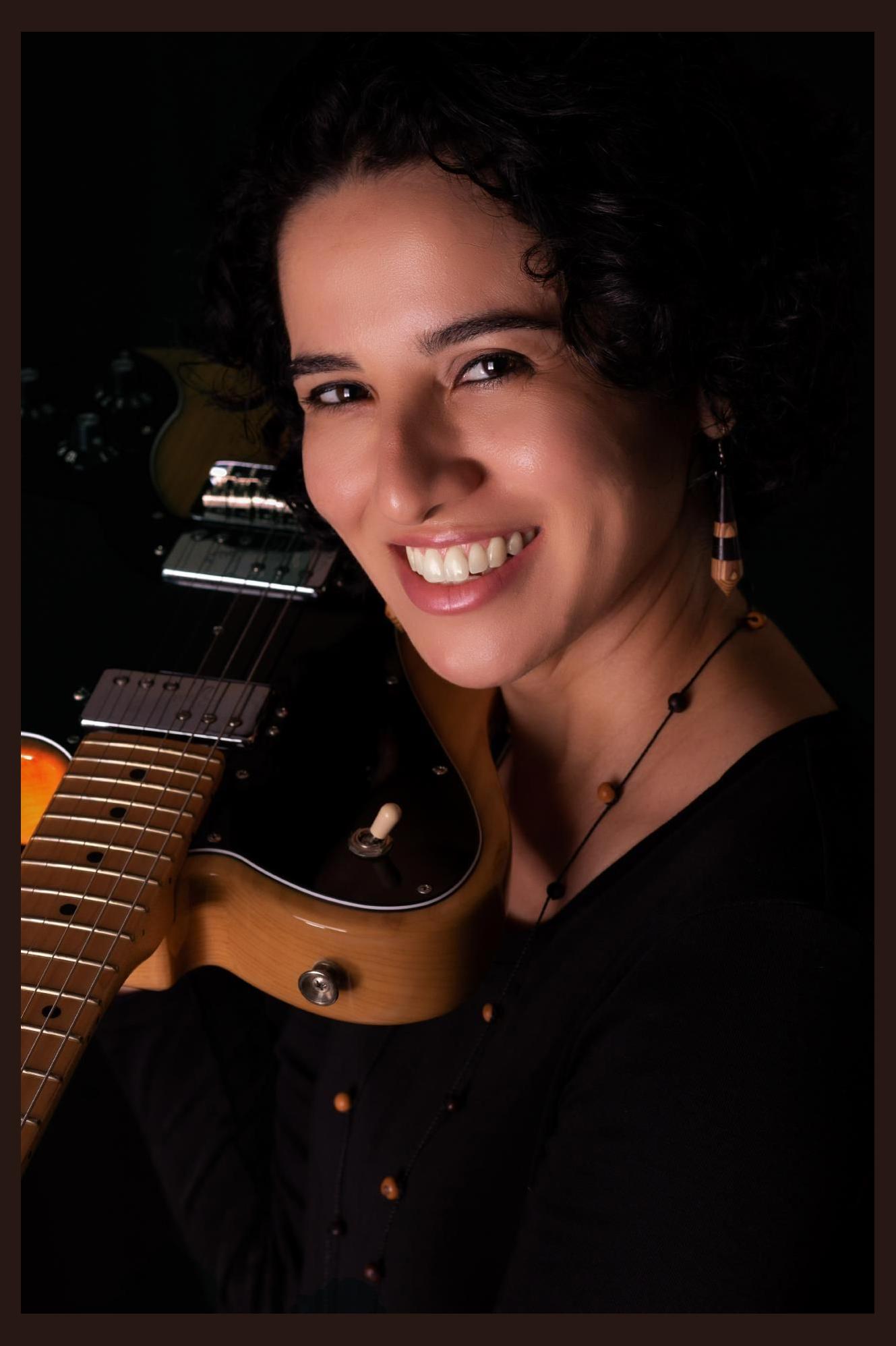 Kely Guimarães photo 1
