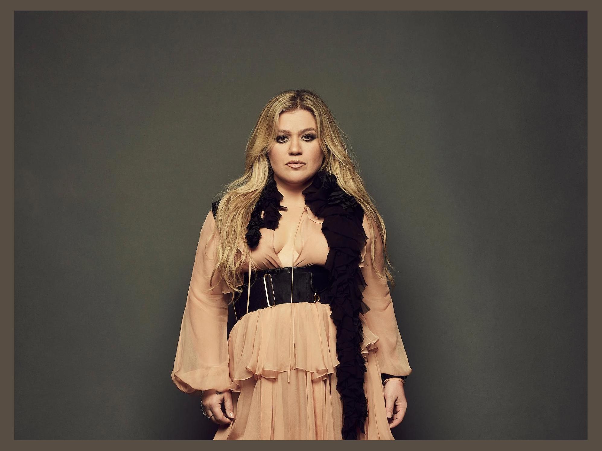Kelly Clarkson photo 1