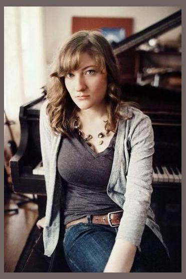 Lauren O'Connell photo 1