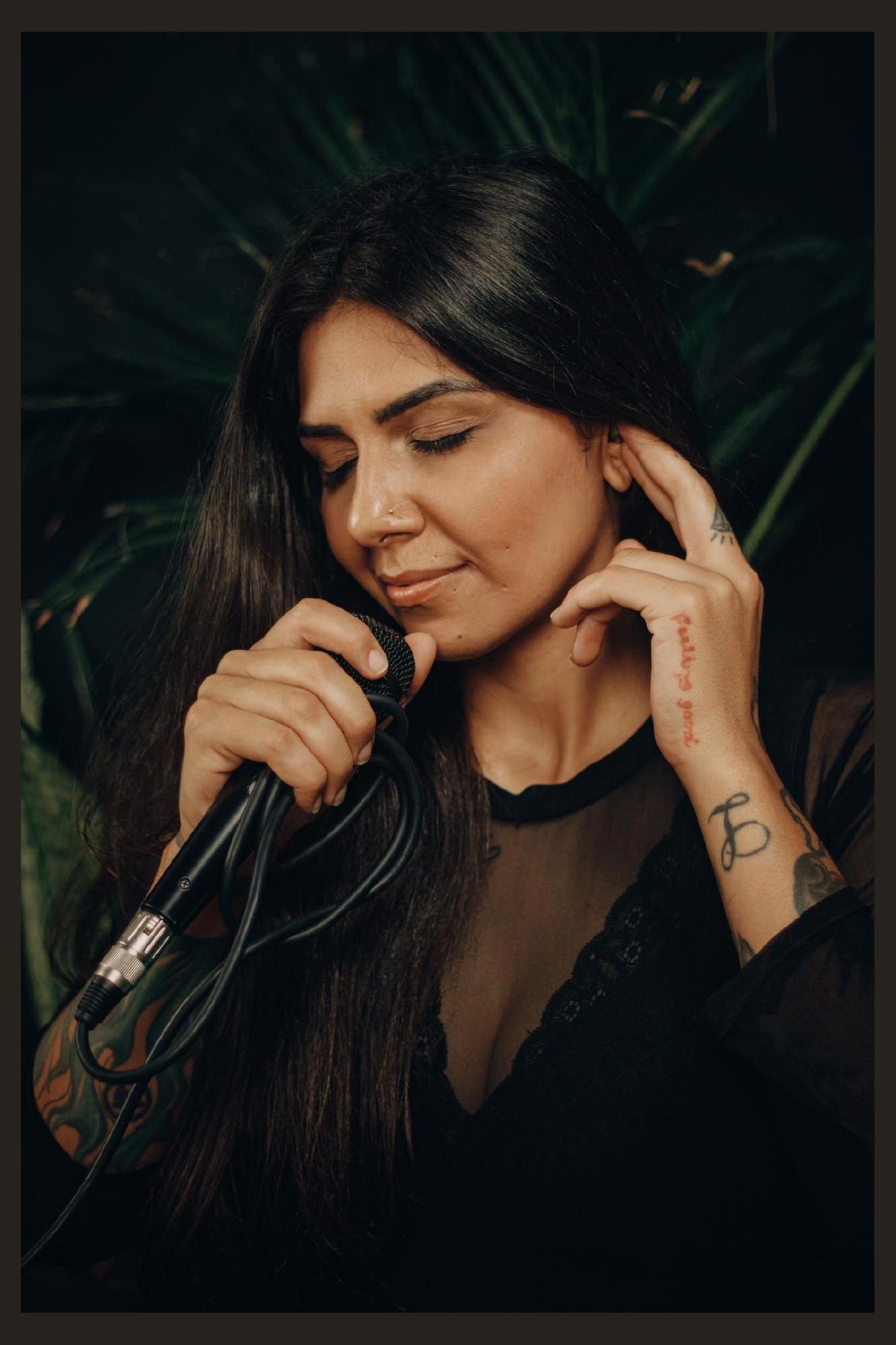 Letícia Santos photo 1