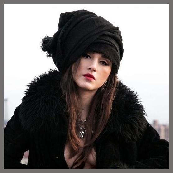 Lia Paris photo 1