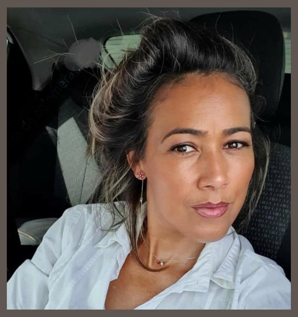 Lia de Oliveira photo 1