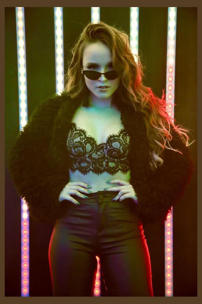 Larissa Manoela photo 1