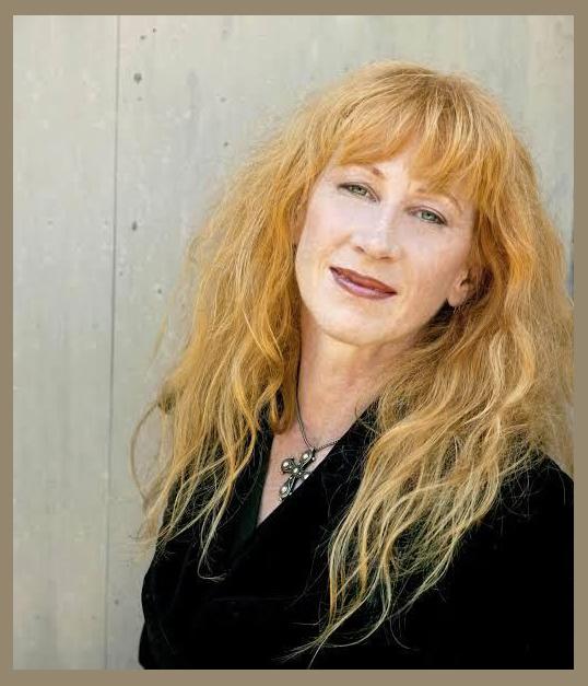 Loreena McKennitt photo 1