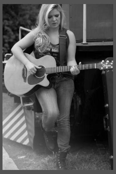 Marina Araújo photo 1
