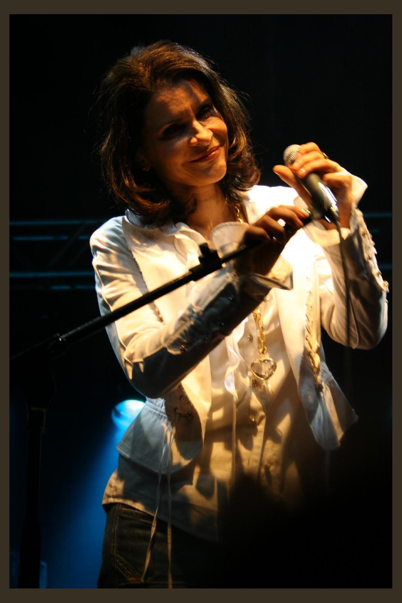 Marina Lima photo 1