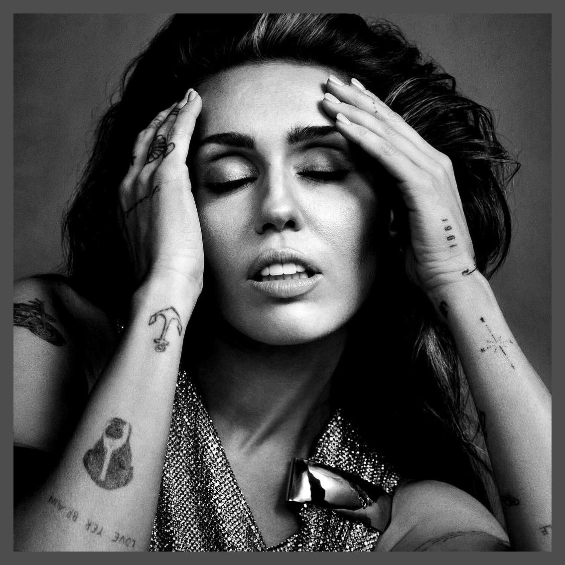 Miley Cyrus photo 1