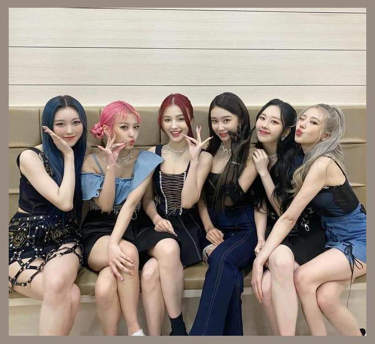 Momoland photo 1