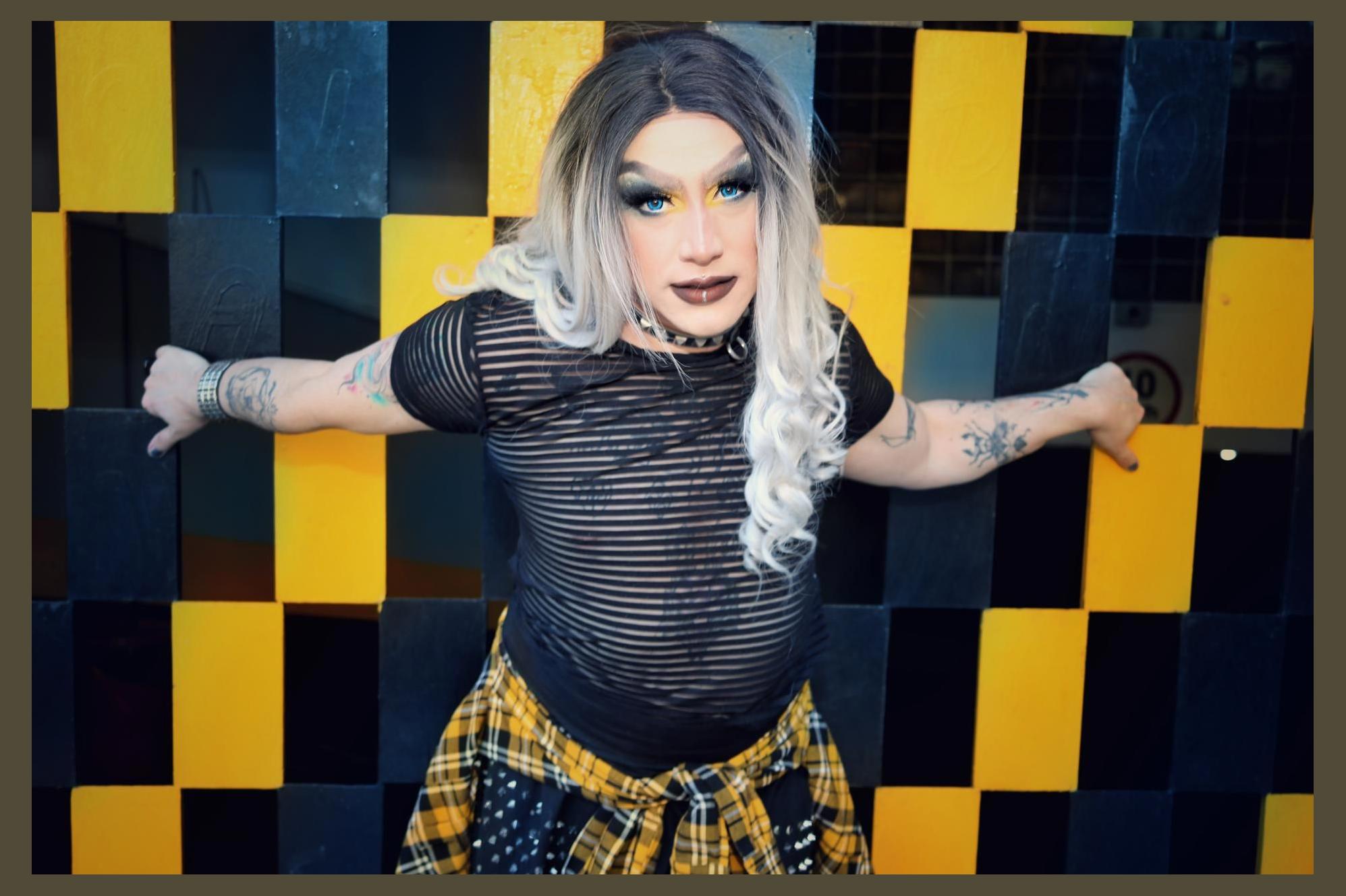 Naja White photo 1