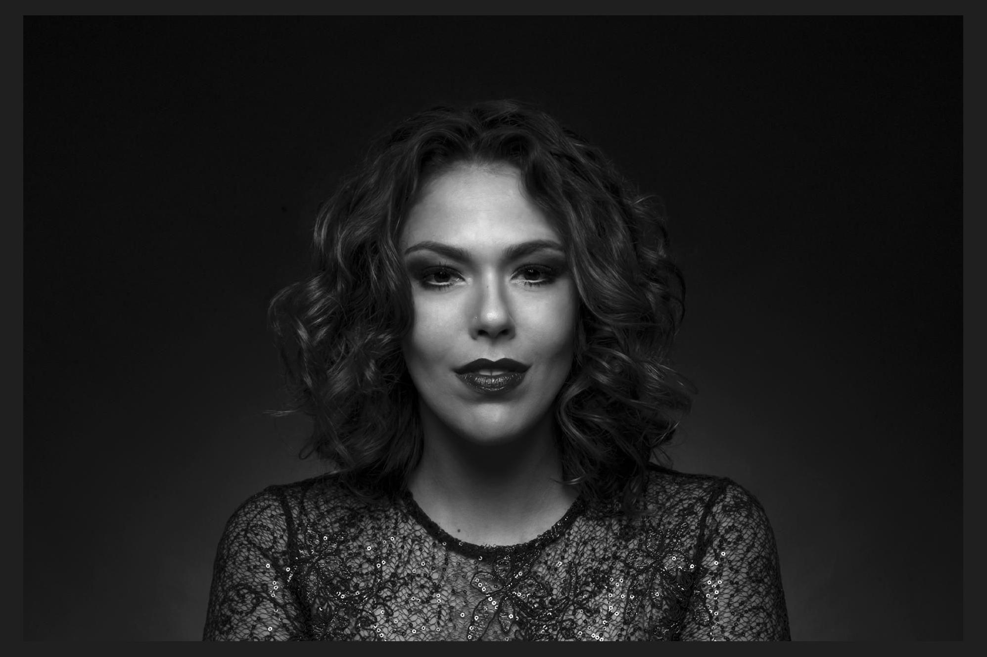 NanI Medeiros photo 1