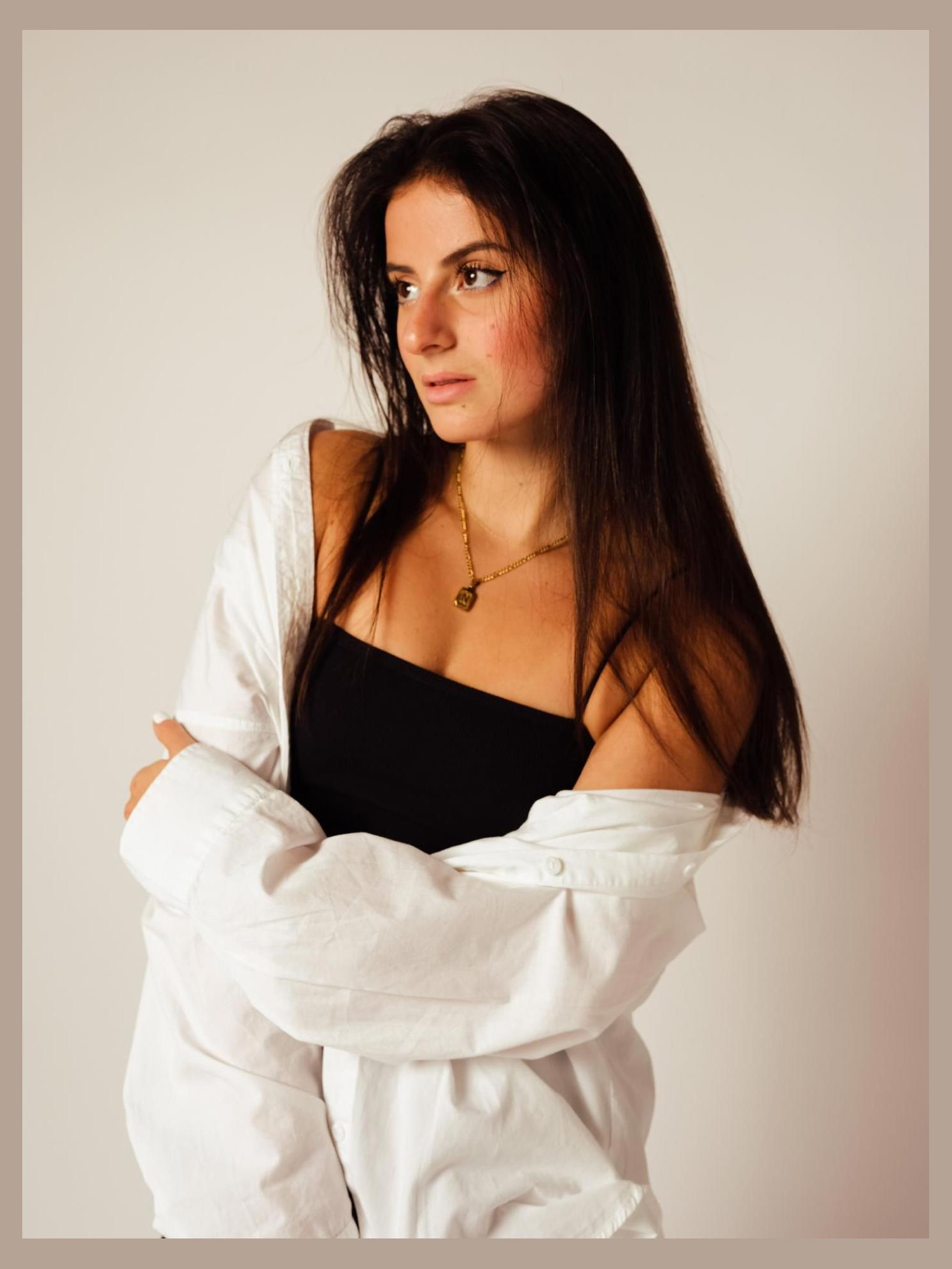 Natalie Jane photo 1