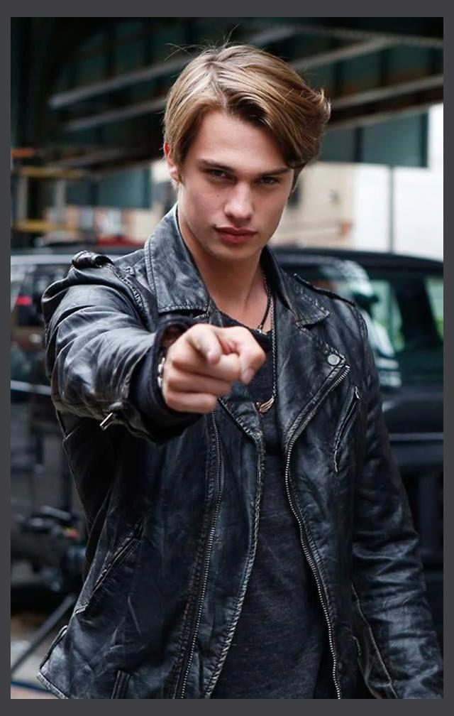 Nick Galitzine photo 1