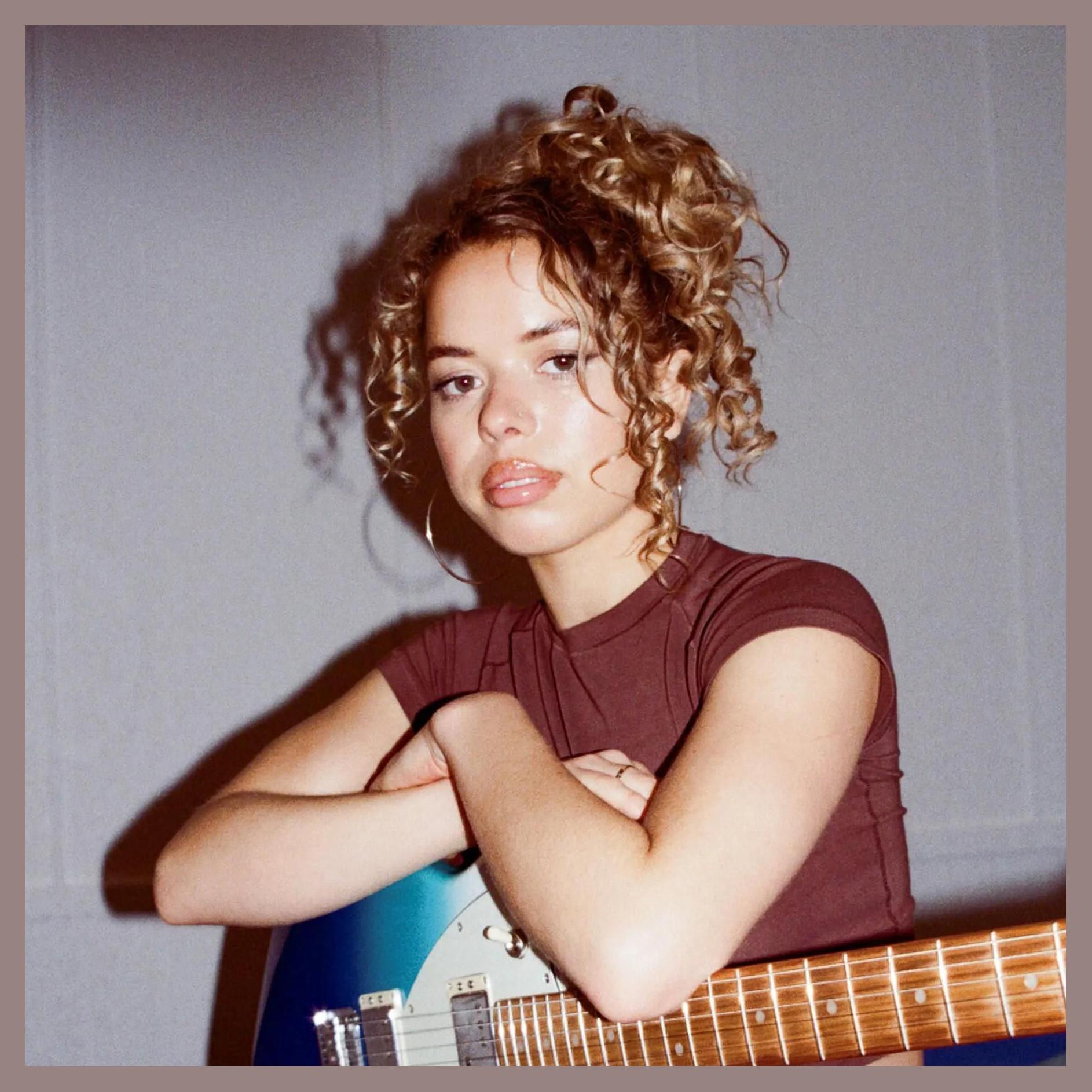 Nilüfer Yanya photo 1
