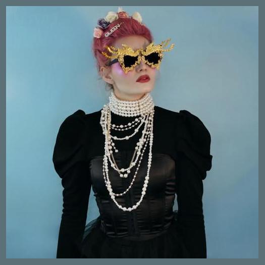Nina Tribus photo 1