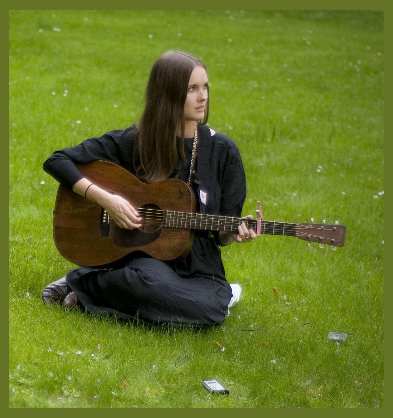 Nina Kinert photo 1