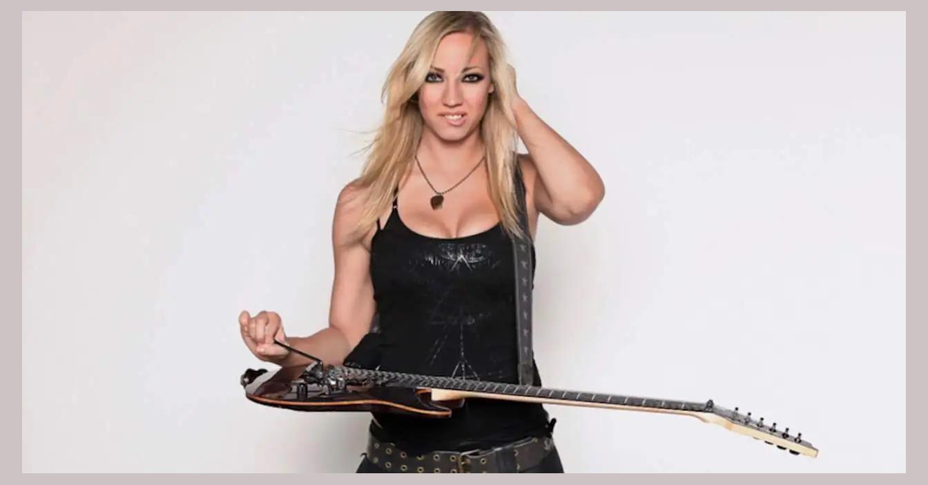 Nita Strauss photo 1