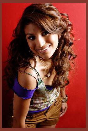 Paula Deanda photo 1